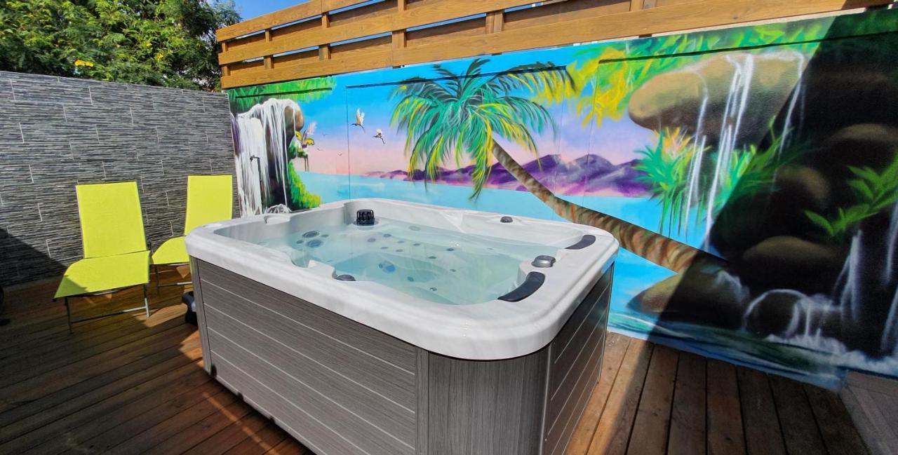 "Chez Claudia "Charmant Logement Avec Jacuzzi Privatif En Toute Intimite Sur Belle Terrasse Exterieure En Bois Et Piscine Courcelles Buitenkant foto