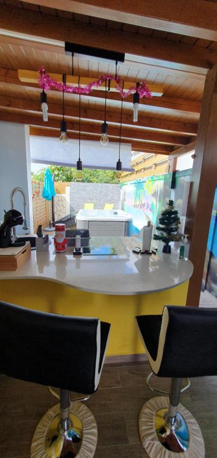 "Chez Claudia "Charmant Logement Avec Jacuzzi Privatif En Toute Intimite Sur Belle Terrasse Exterieure En Bois Et Piscine Courcelles Buitenkant foto